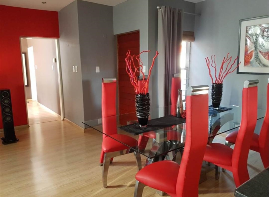 To Let 3 Bedroom Property for Rent in Strubensvallei Gauteng
