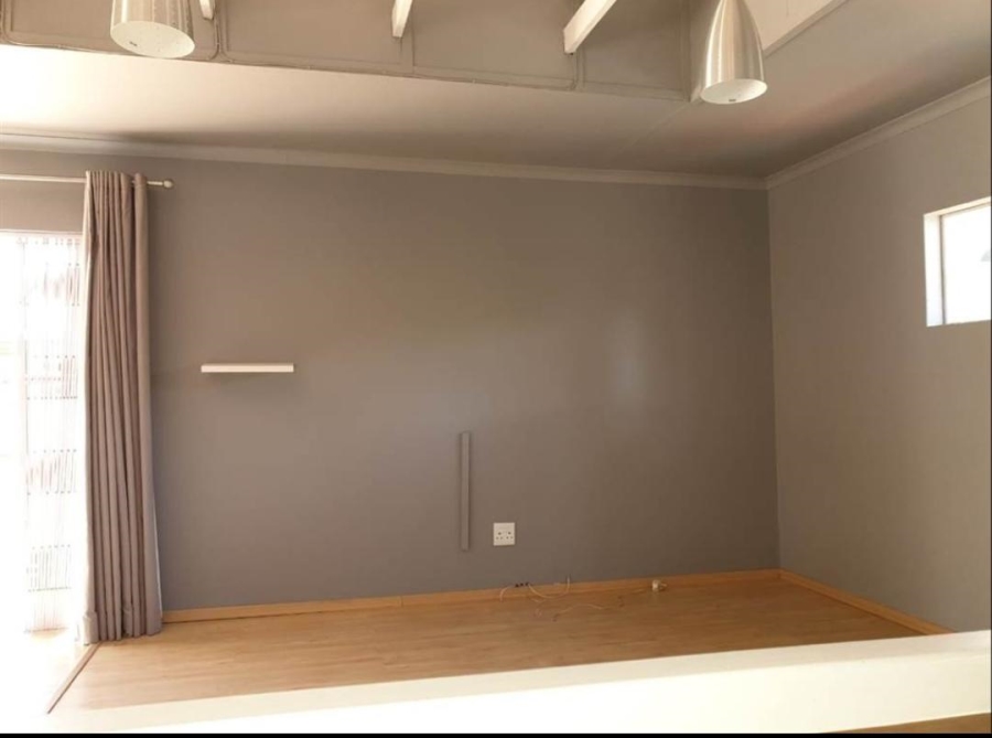 To Let 3 Bedroom Property for Rent in Strubensvallei Gauteng
