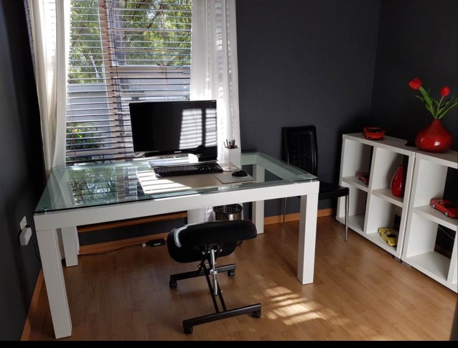To Let 3 Bedroom Property for Rent in Strubensvallei Gauteng