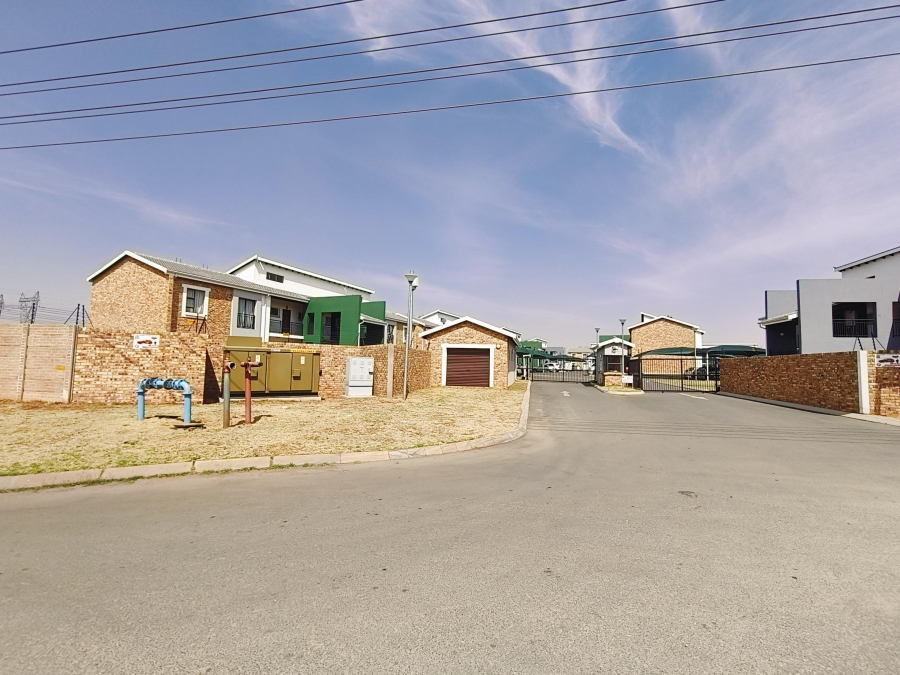 2 Bedroom Property for Sale in Protea Glen Gauteng