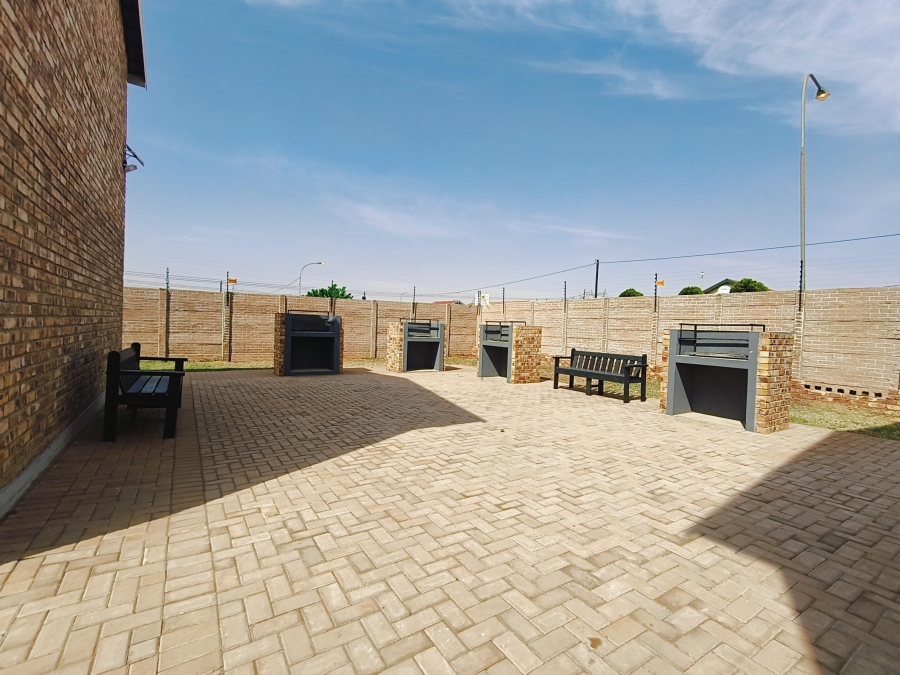 2 Bedroom Property for Sale in Protea Glen Gauteng