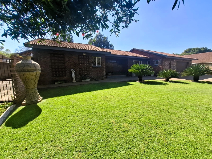 4 Bedroom Property for Sale in Golf Park Gauteng