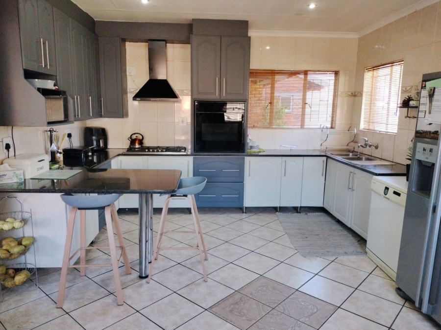 4 Bedroom Property for Sale in Golf Park Gauteng