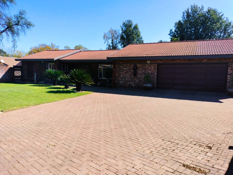 4 Bedroom Property for Sale in Golf Park Gauteng