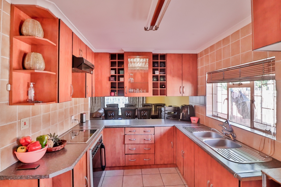 To Let 2 Bedroom Property for Rent in Theresa Park Gauteng
