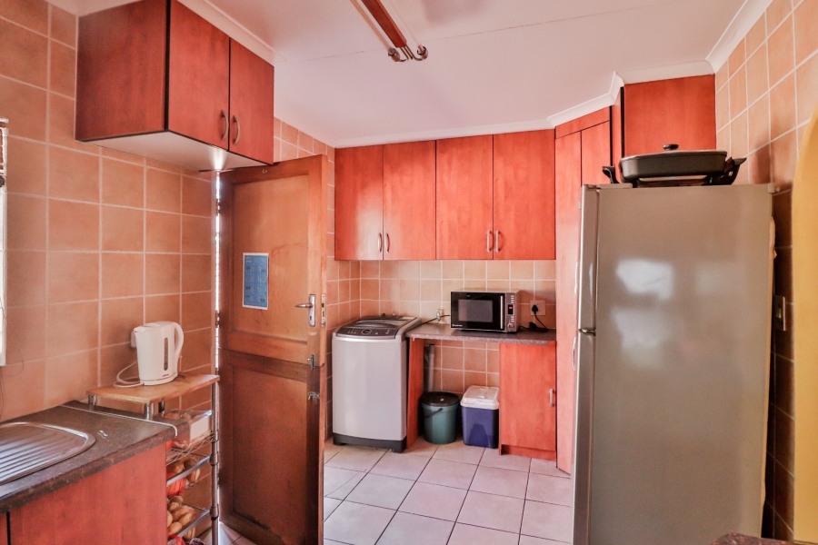 To Let 2 Bedroom Property for Rent in Theresa Park Gauteng