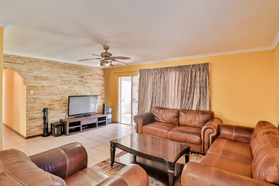 To Let 2 Bedroom Property for Rent in Theresa Park Gauteng