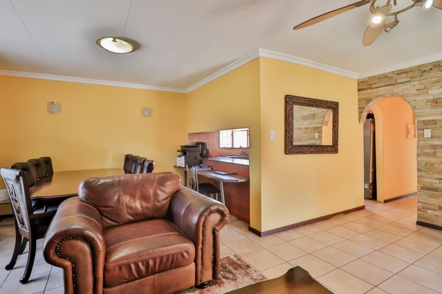 To Let 2 Bedroom Property for Rent in Theresa Park Gauteng