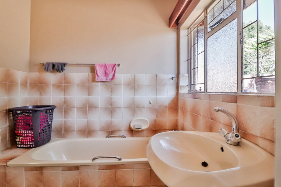 To Let 2 Bedroom Property for Rent in Theresa Park Gauteng