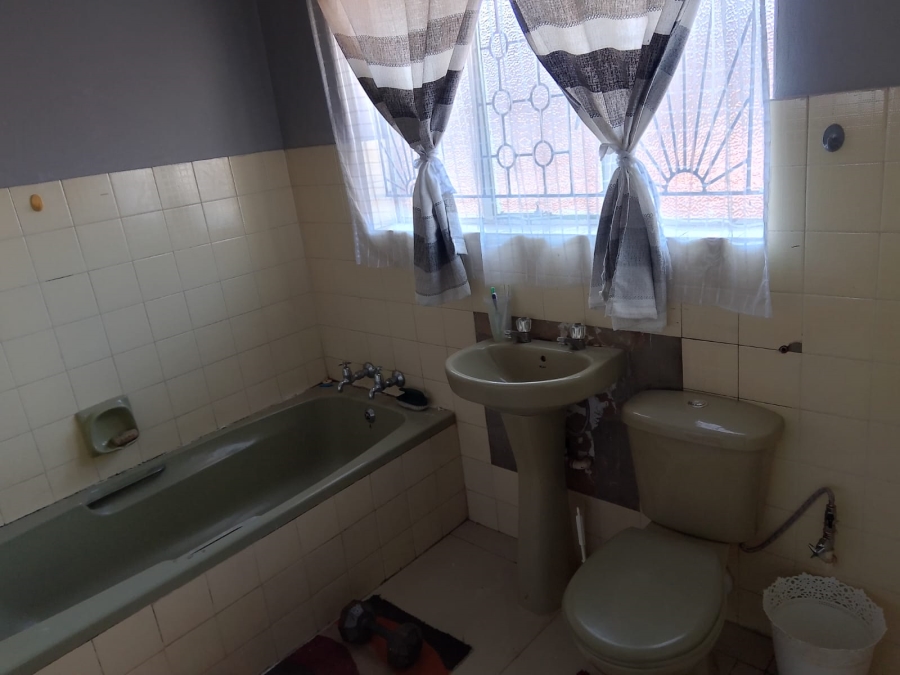 4 Bedroom Property for Sale in Soshanguve BB Gauteng