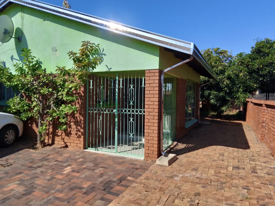4 Bedroom Property for Sale in Soshanguve BB Gauteng