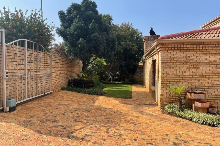 4 Bedroom Property for Sale in Ruimsig Gauteng