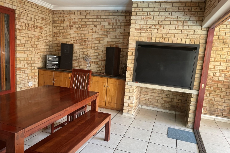 4 Bedroom Property for Sale in Ruimsig Gauteng