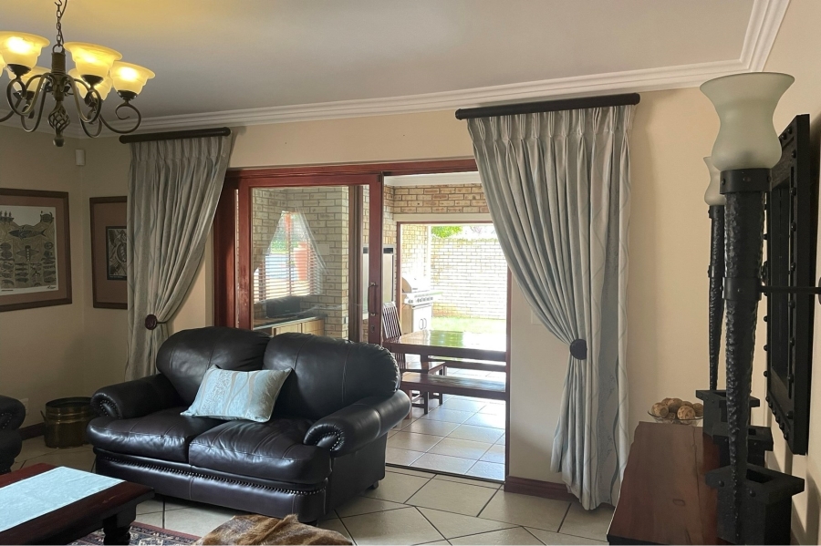 4 Bedroom Property for Sale in Ruimsig Gauteng