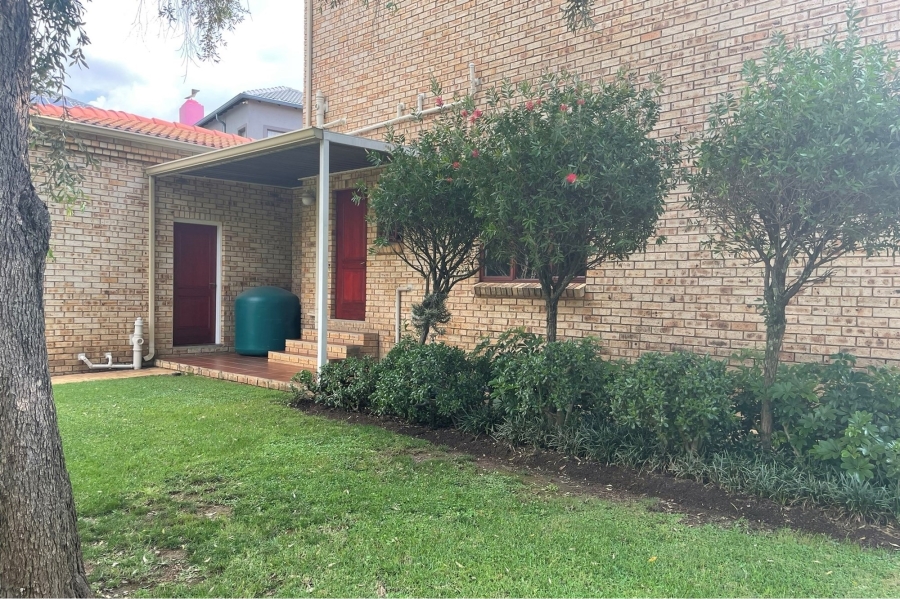 4 Bedroom Property for Sale in Ruimsig Gauteng