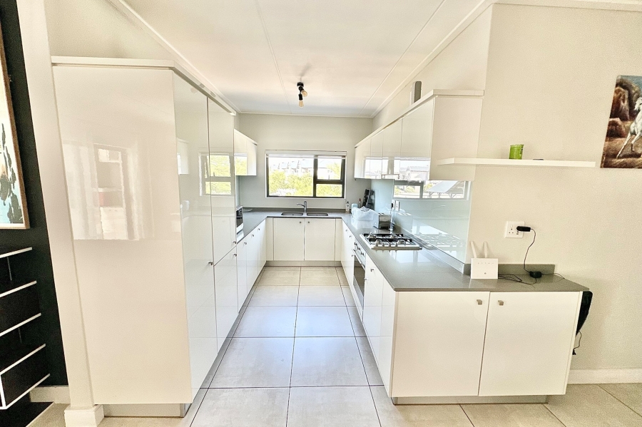 To Let 3 Bedroom Property for Rent in The Polofields Gauteng