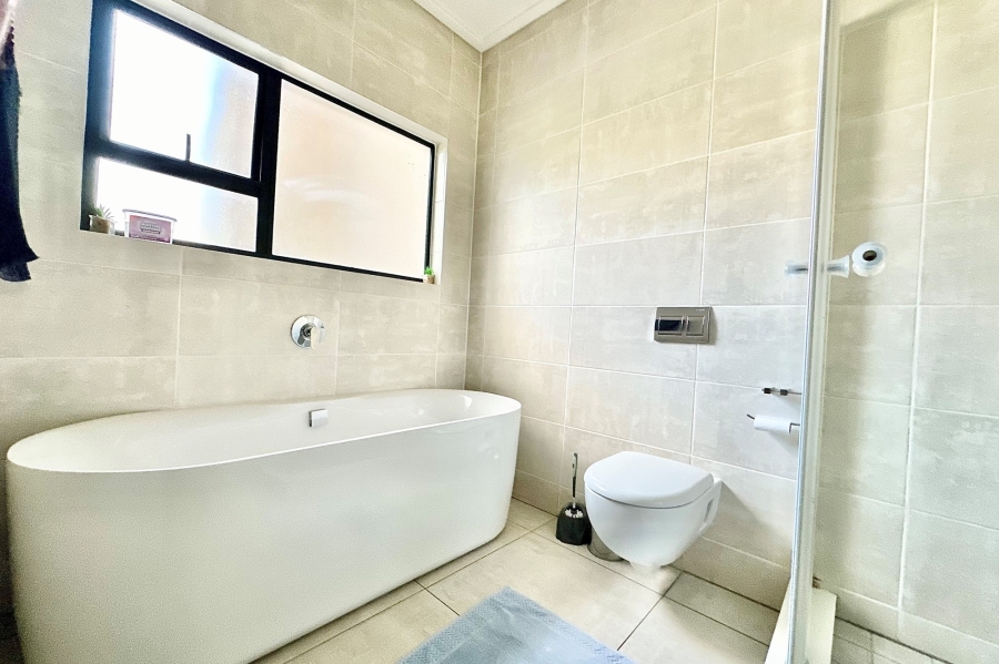 To Let 3 Bedroom Property for Rent in The Polofields Gauteng