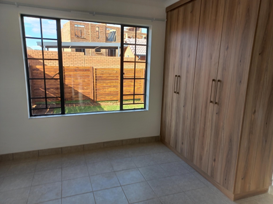 To Let 1 Bedroom Property for Rent in Noordwyk Gauteng