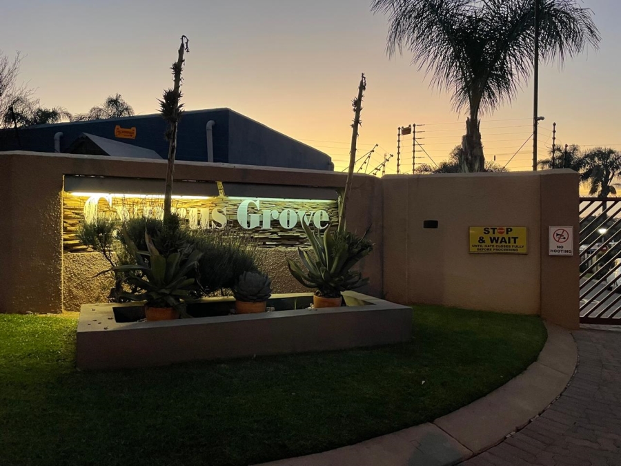 2 Bedroom Property for Sale in Helderkruin Gauteng