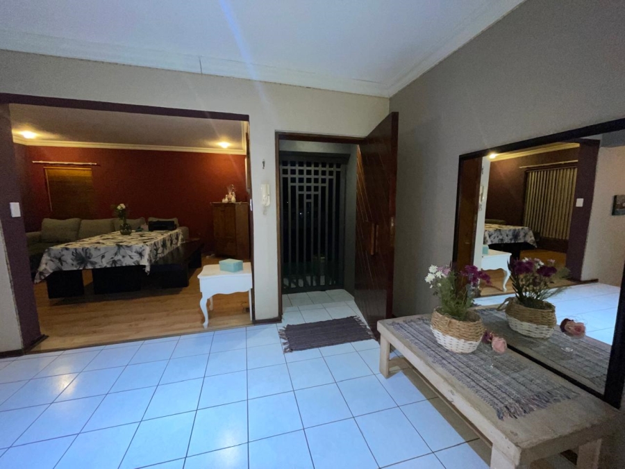 2 Bedroom Property for Sale in Helderkruin Gauteng