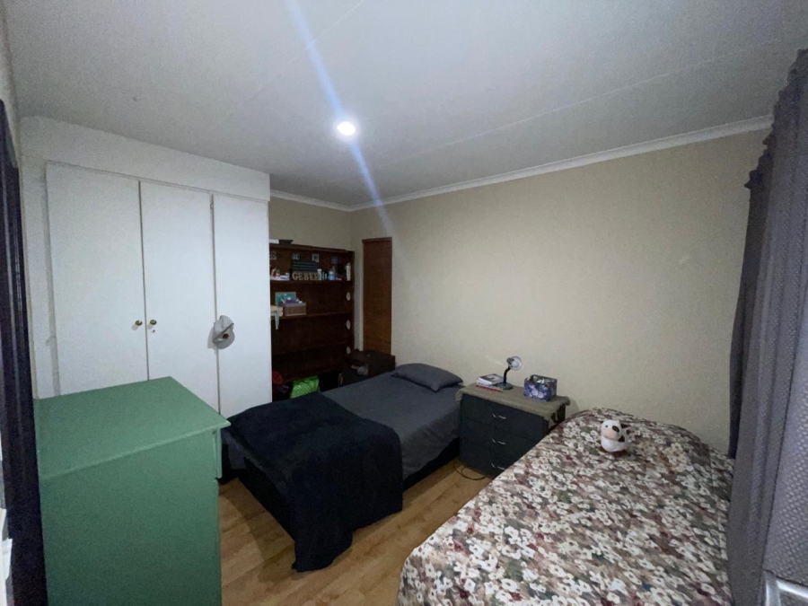2 Bedroom Property for Sale in Helderkruin Gauteng