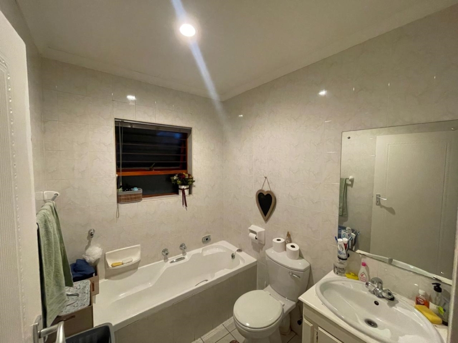 2 Bedroom Property for Sale in Helderkruin Gauteng