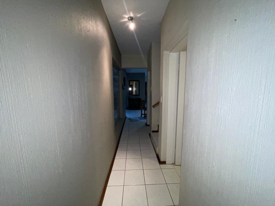 2 Bedroom Property for Sale in Helderkruin Gauteng