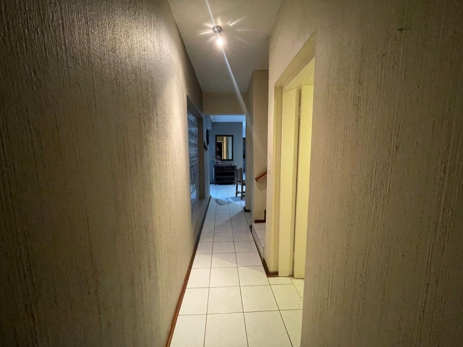 2 Bedroom Property for Sale in Helderkruin Gauteng