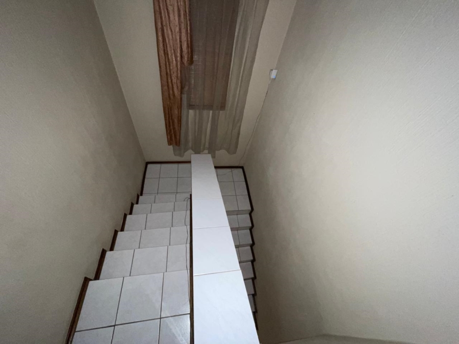 2 Bedroom Property for Sale in Helderkruin Gauteng