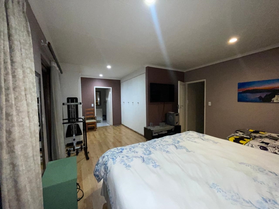 2 Bedroom Property for Sale in Helderkruin Gauteng