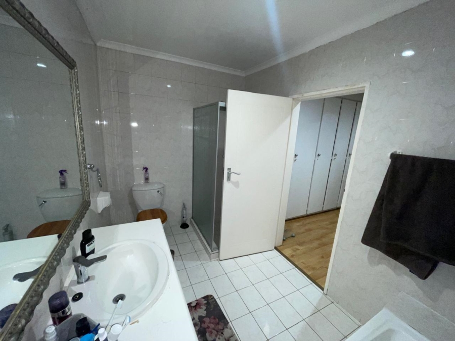 2 Bedroom Property for Sale in Helderkruin Gauteng