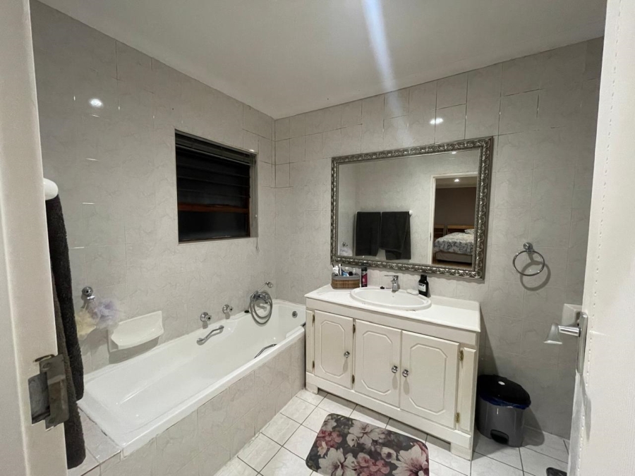 2 Bedroom Property for Sale in Helderkruin Gauteng