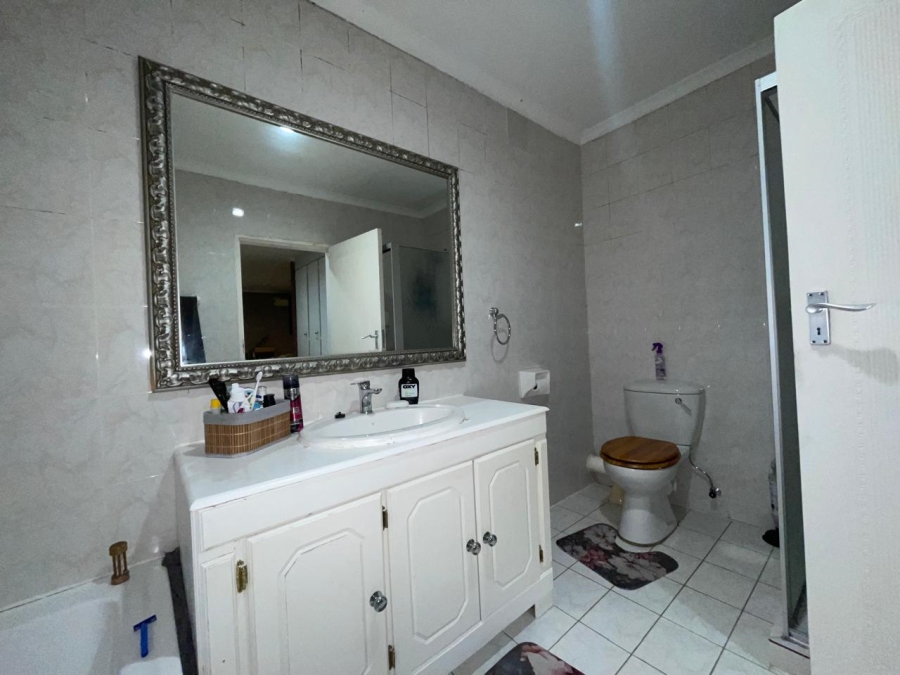 2 Bedroom Property for Sale in Helderkruin Gauteng