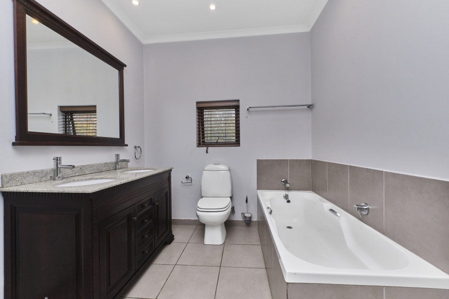 2 Bedroom Property for Sale in Dunkeld West Gauteng
