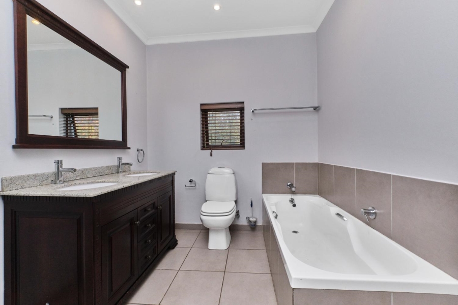 2 Bedroom Property for Sale in Dunkeld West Gauteng