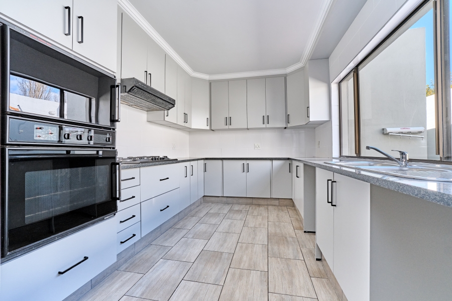 To Let 3 Bedroom Property for Rent in River Club Gauteng