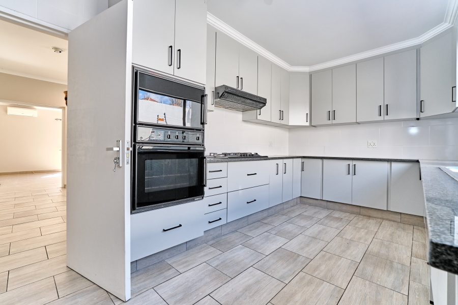 To Let 3 Bedroom Property for Rent in River Club Gauteng