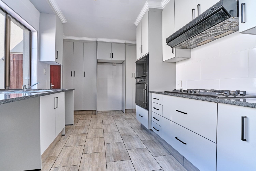 To Let 3 Bedroom Property for Rent in River Club Gauteng