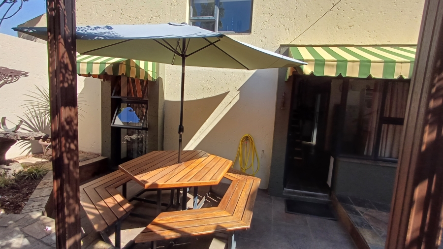 To Let 1 Bedroom Property for Rent in Sunninghill Gauteng