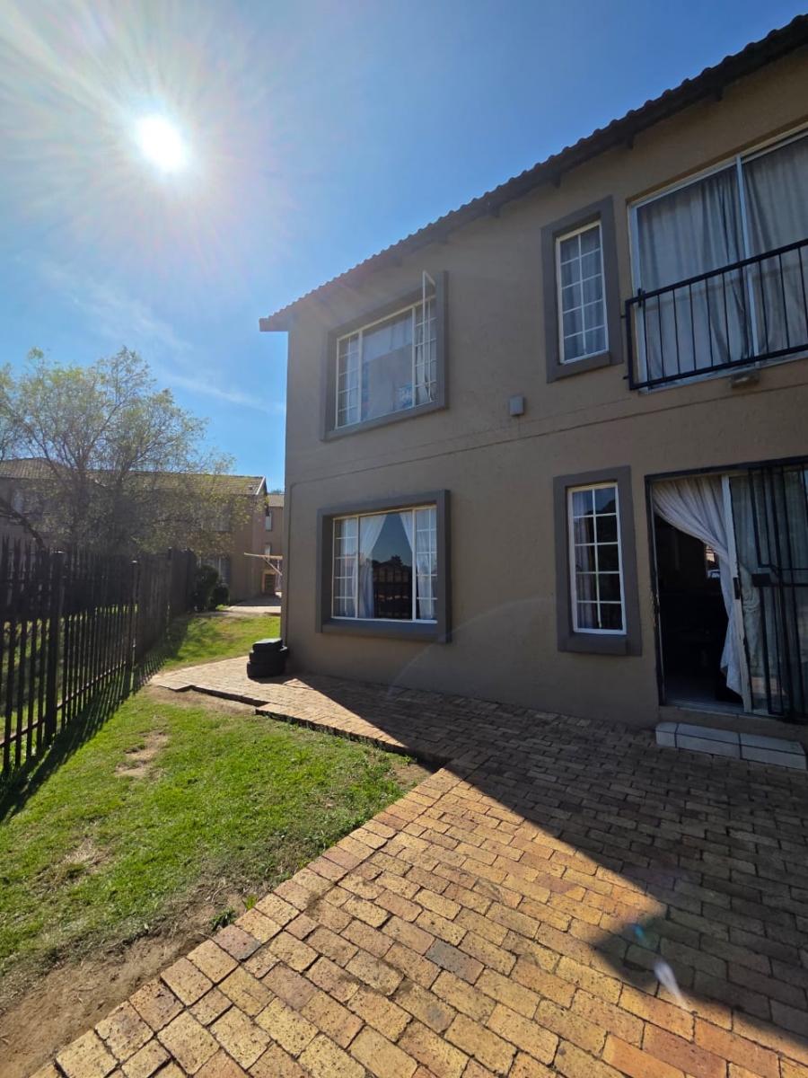 2 Bedroom Property for Sale in Wilgeheuwel Gauteng