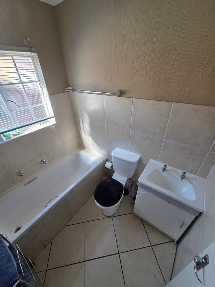 2 Bedroom Property for Sale in Wilgeheuwel Gauteng