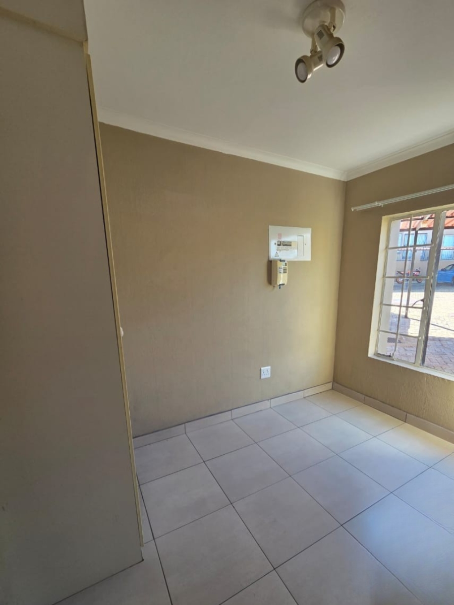 2 Bedroom Property for Sale in Wilgeheuwel Gauteng
