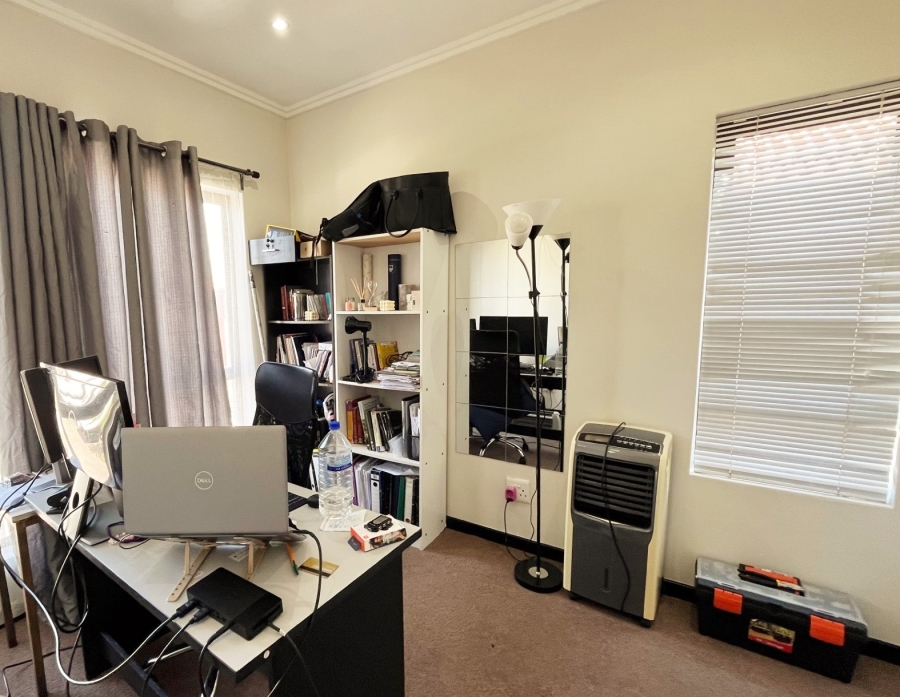 2 Bedroom Property for Sale in Barbeque Downs Gauteng