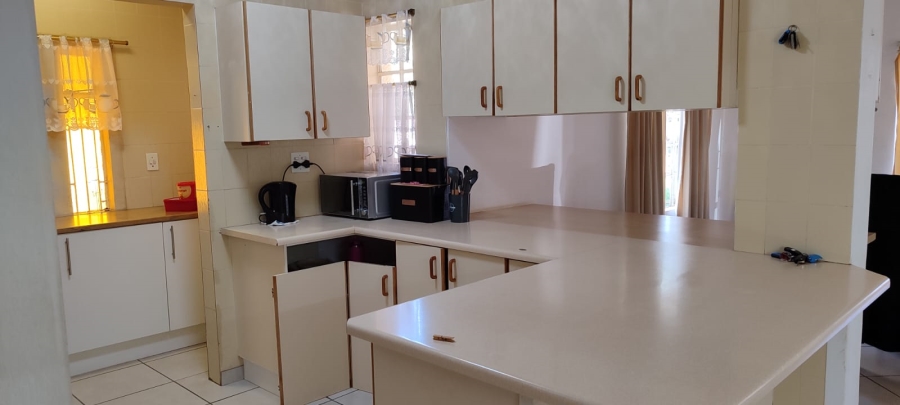 4 Bedroom Property for Sale in Eike Park Gauteng
