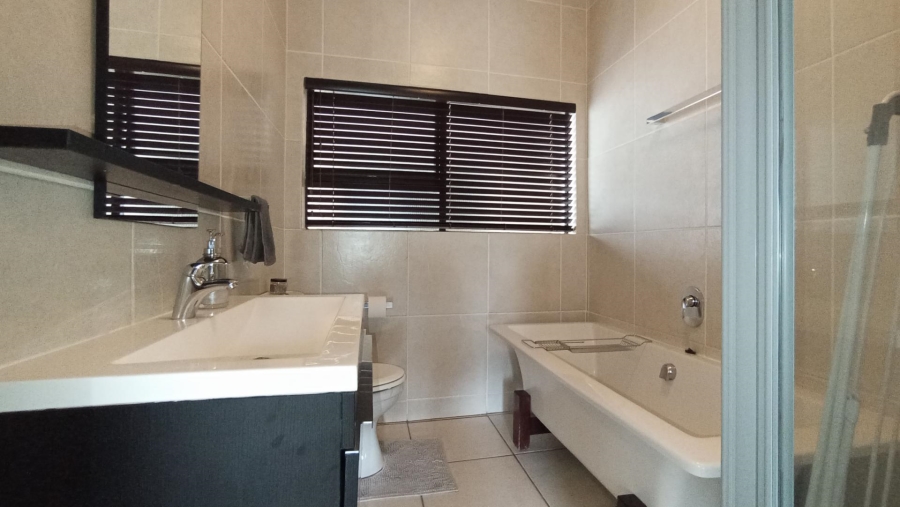 2 Bedroom Property for Sale in Greenstone Hill Gauteng