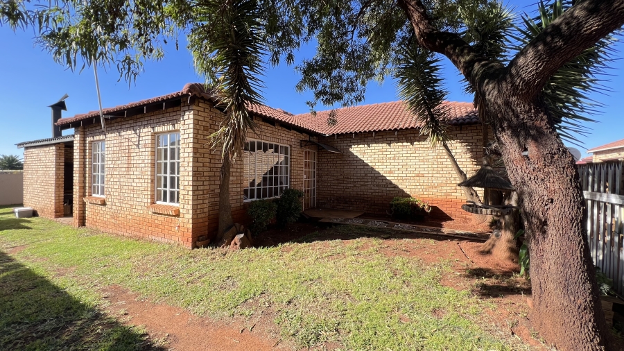 3 Bedroom Property for Sale in Eike Park Gauteng