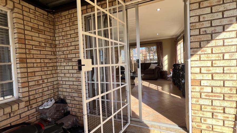 3 Bedroom Property for Sale in Eike Park Gauteng