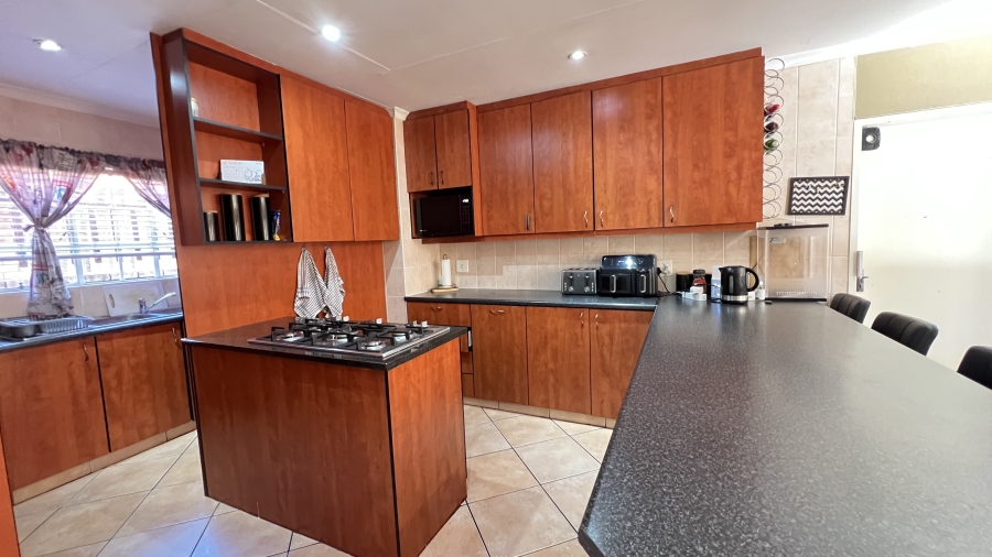 3 Bedroom Property for Sale in Eike Park Gauteng