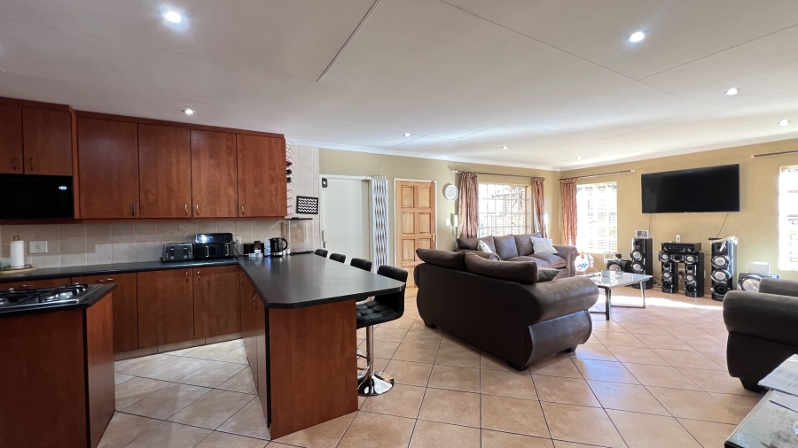 3 Bedroom Property for Sale in Eike Park Gauteng