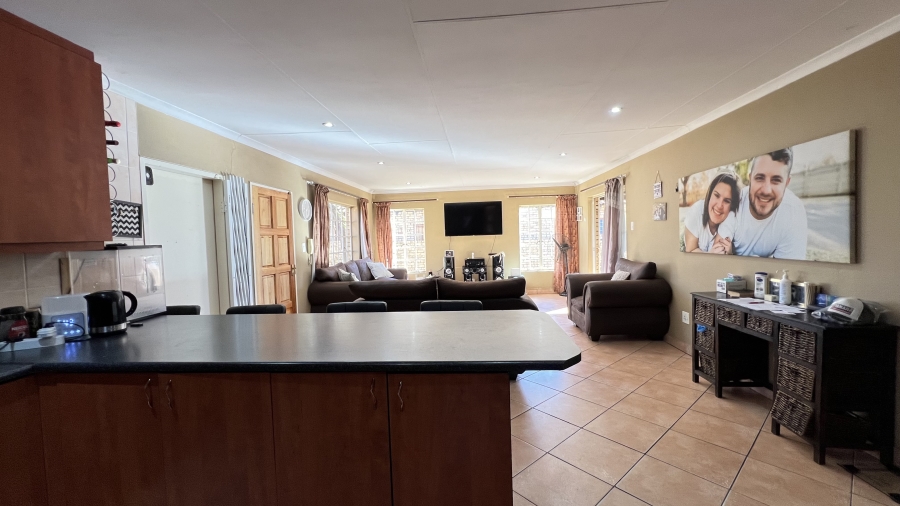 3 Bedroom Property for Sale in Eike Park Gauteng